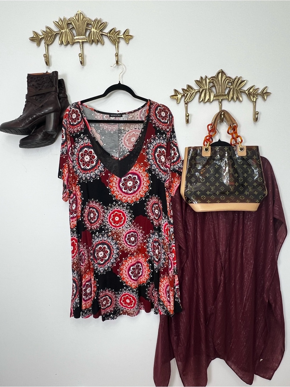 Women's Black & Red Medallion V-Neck tunic